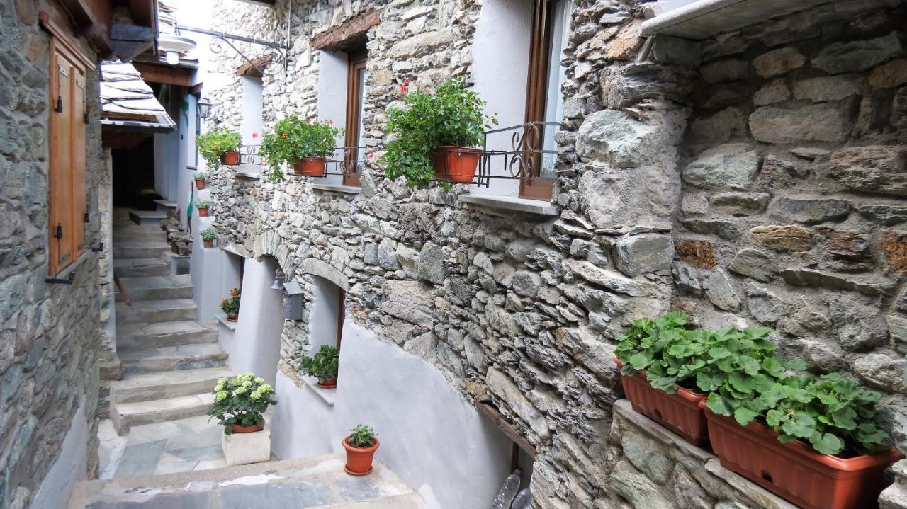 Lo Gnomo Sotto Al Glicine Apartment Chatillon Luaran gambar