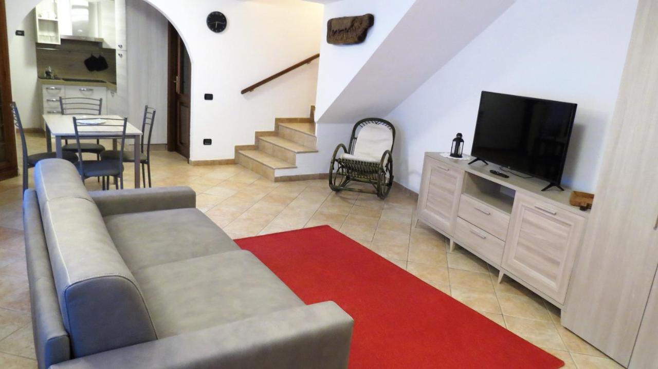 Lo Gnomo Sotto Al Glicine Apartment Chatillon Luaran gambar