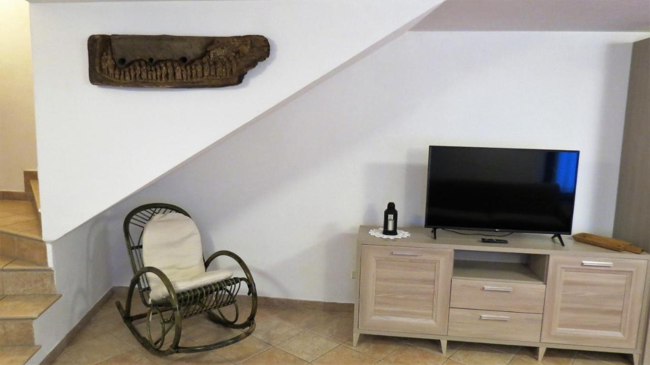 Lo Gnomo Sotto Al Glicine Apartment Chatillon Luaran gambar